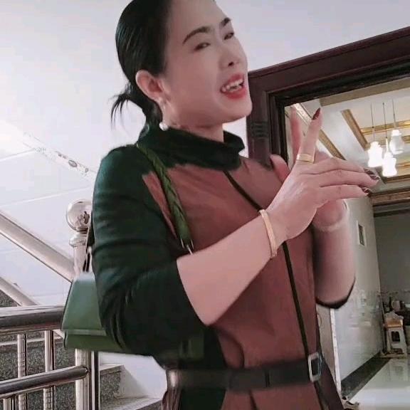 我是杨四姐。以前没有钱，没有房。好好爱自