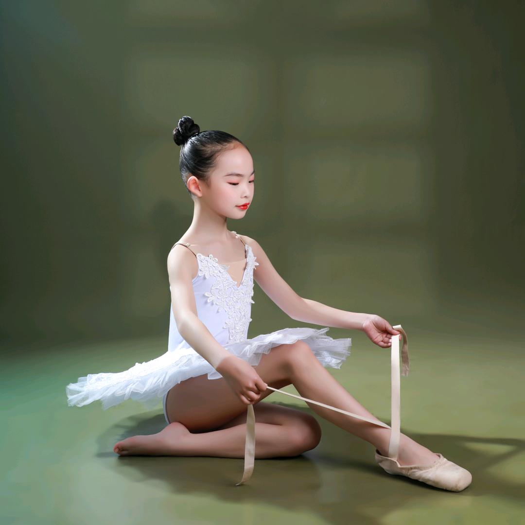 一个美丽的小姐姐。