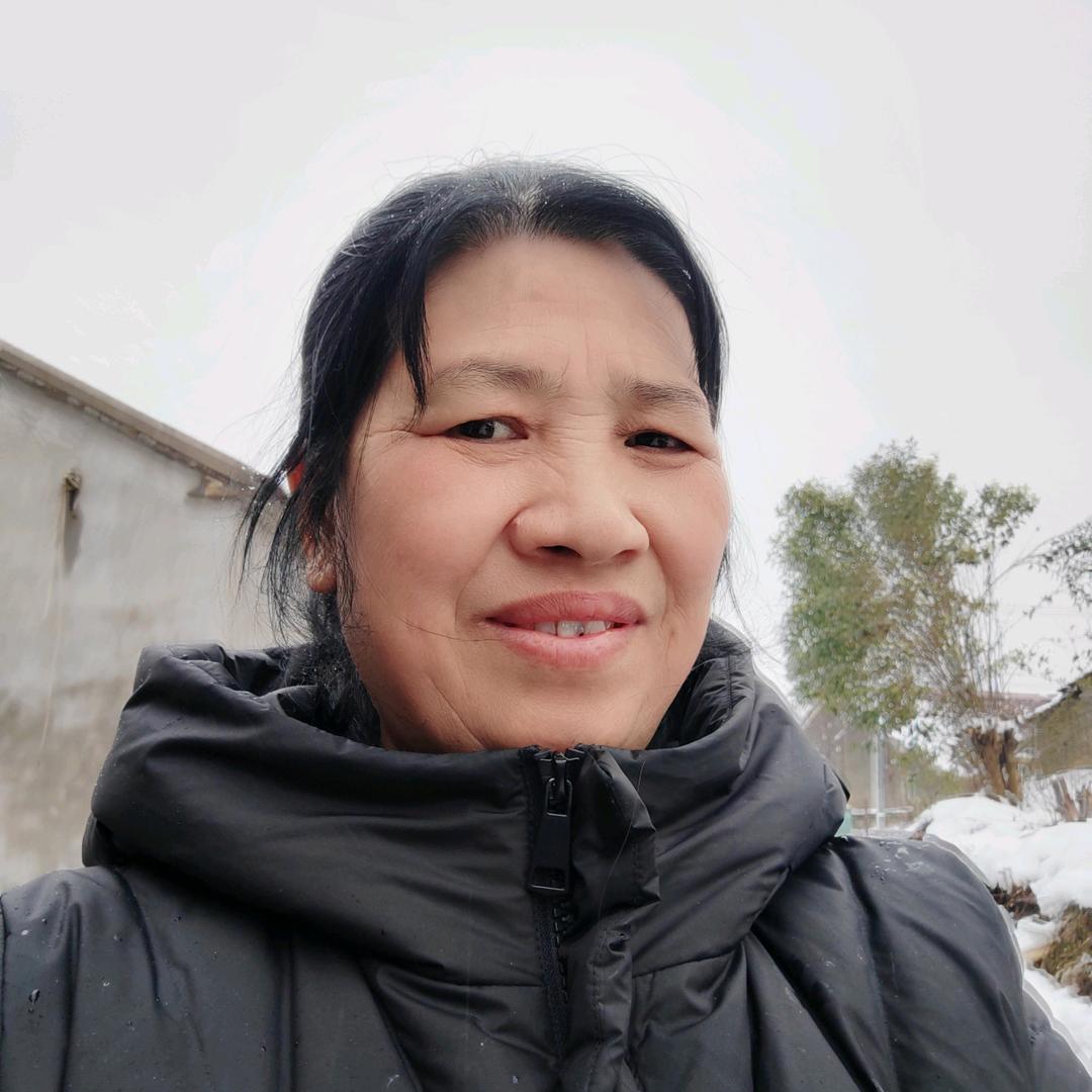 子妍奶奶何小莲