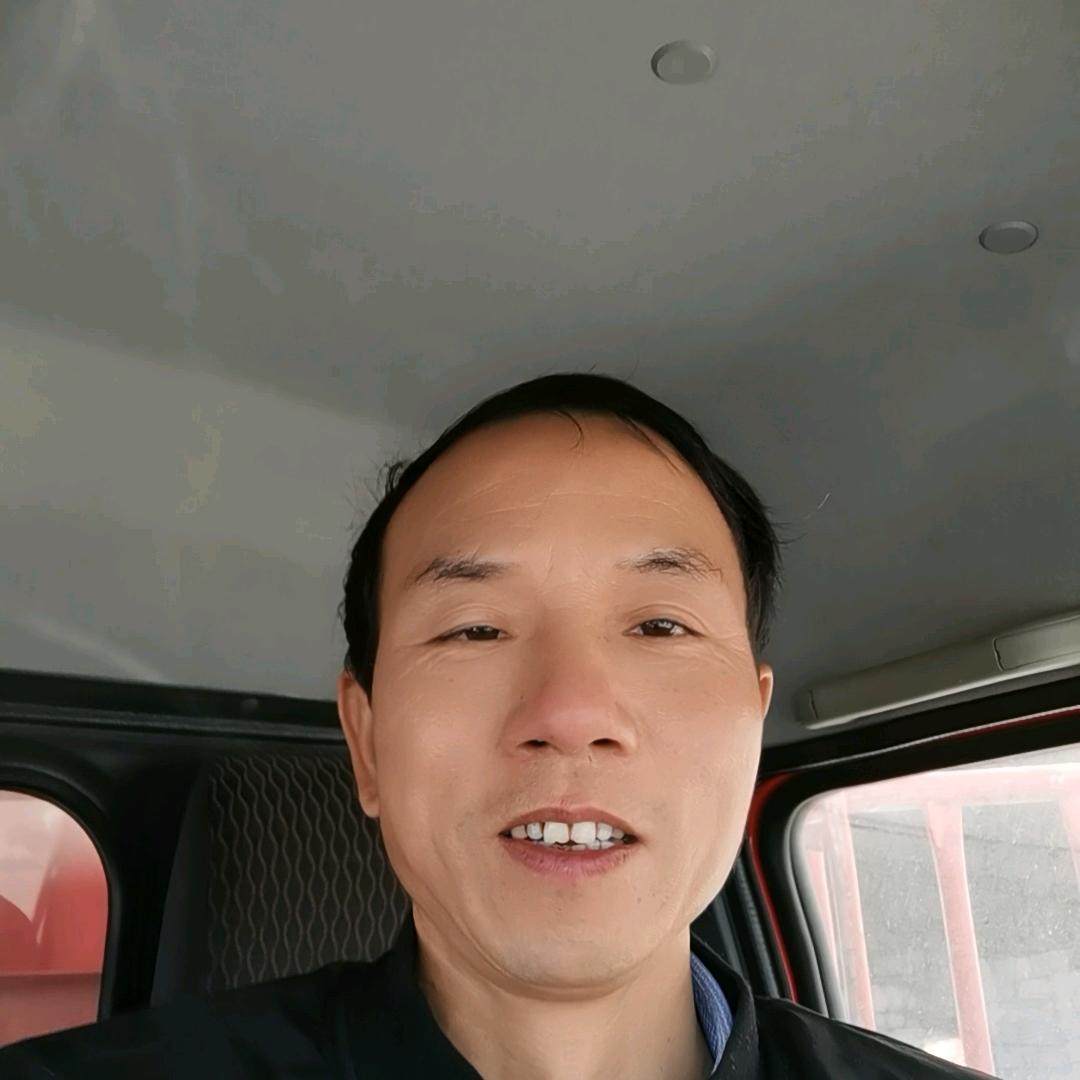风雨中赶路人: