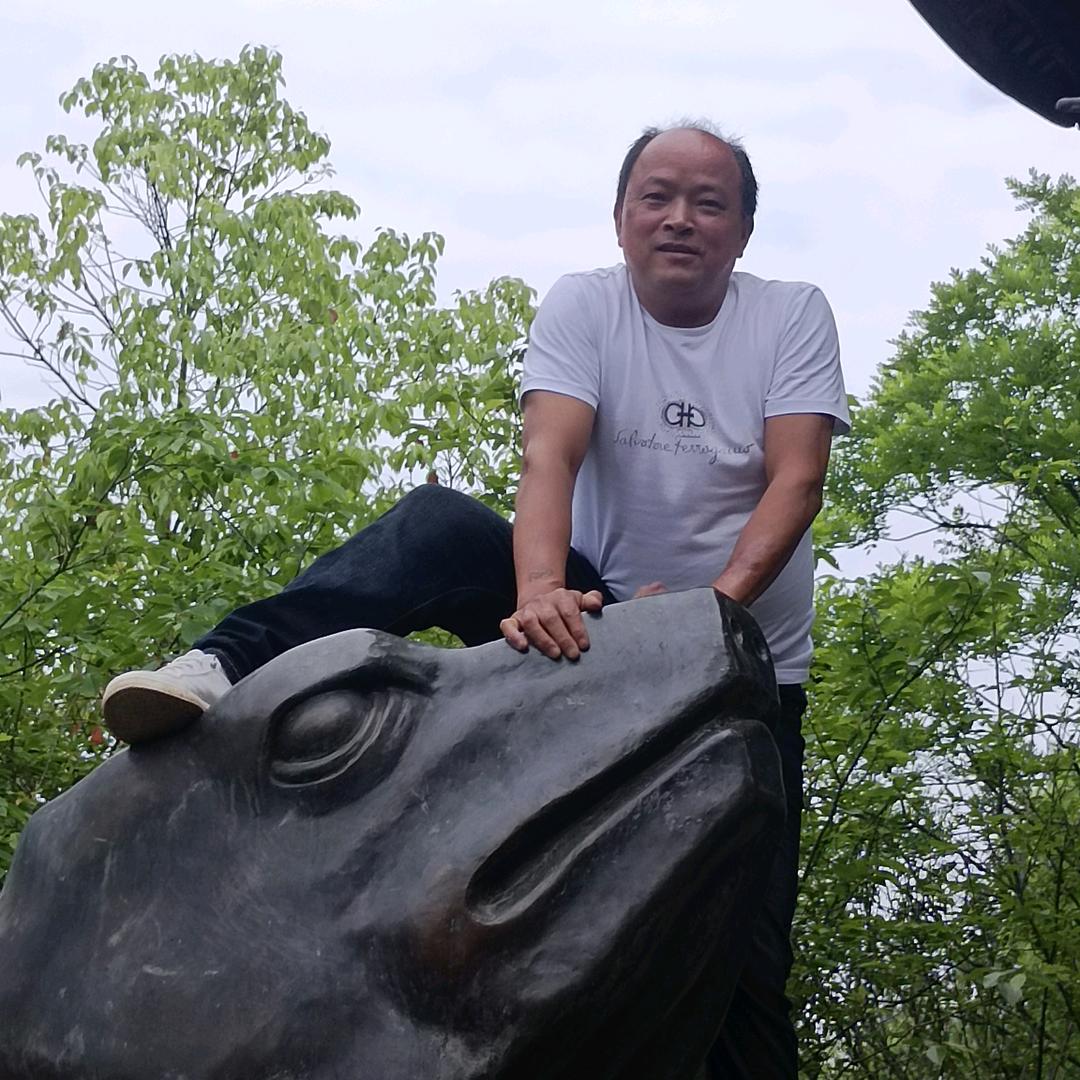 何德建