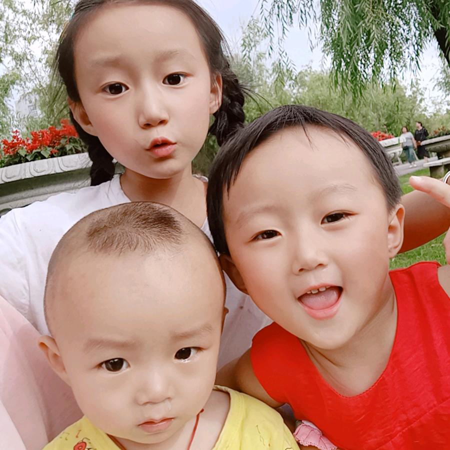 三个小萌娃(拒秒赞连赞)