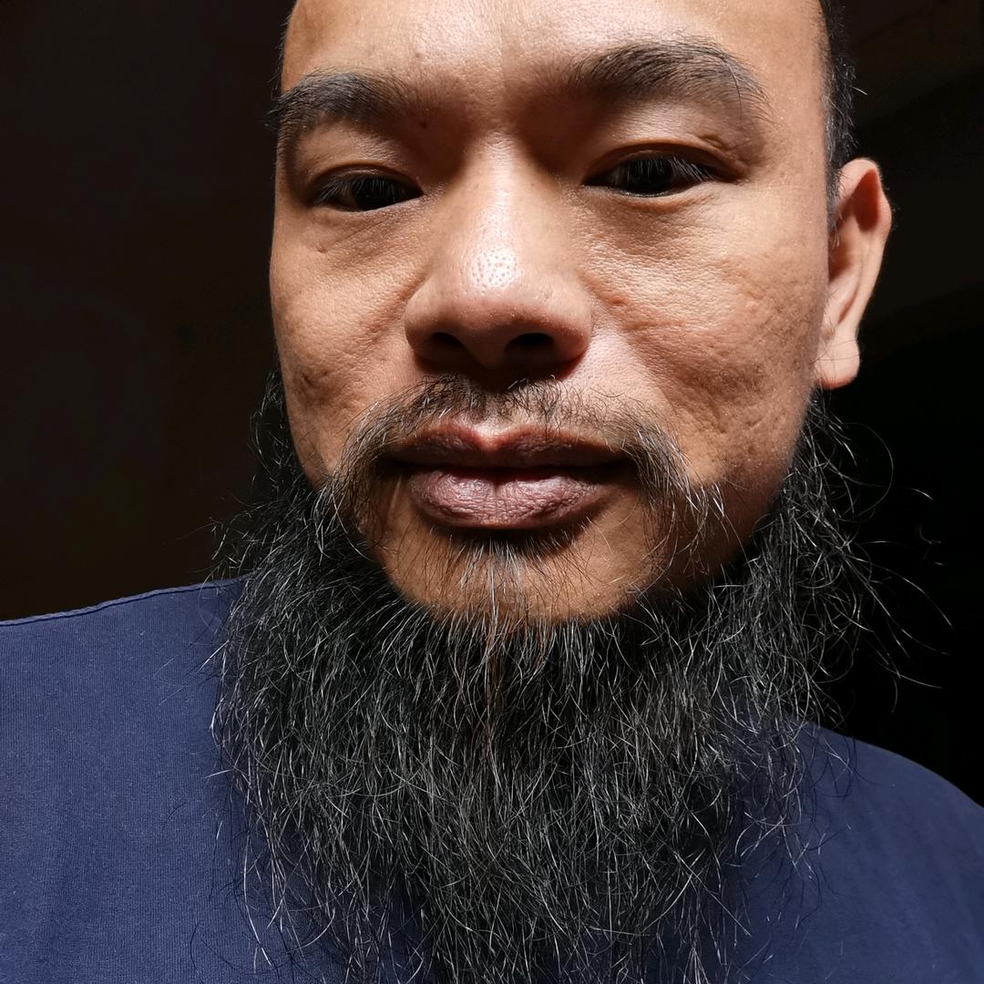新农人大胡子