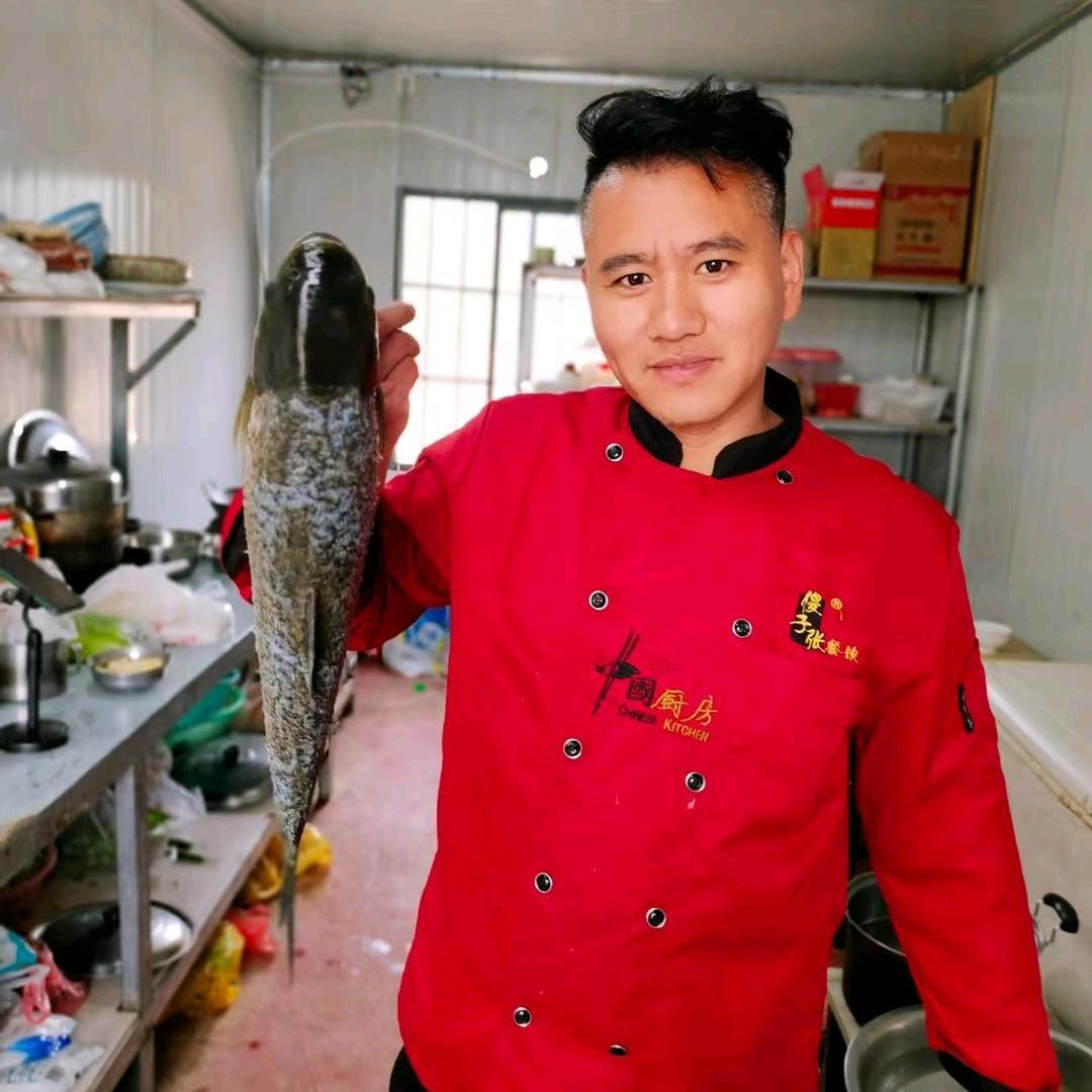 美食芳哥，