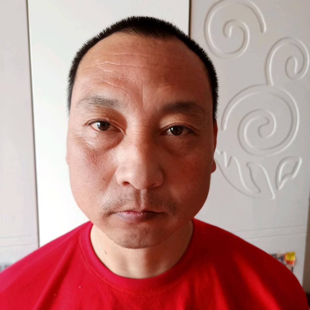 王小龙，