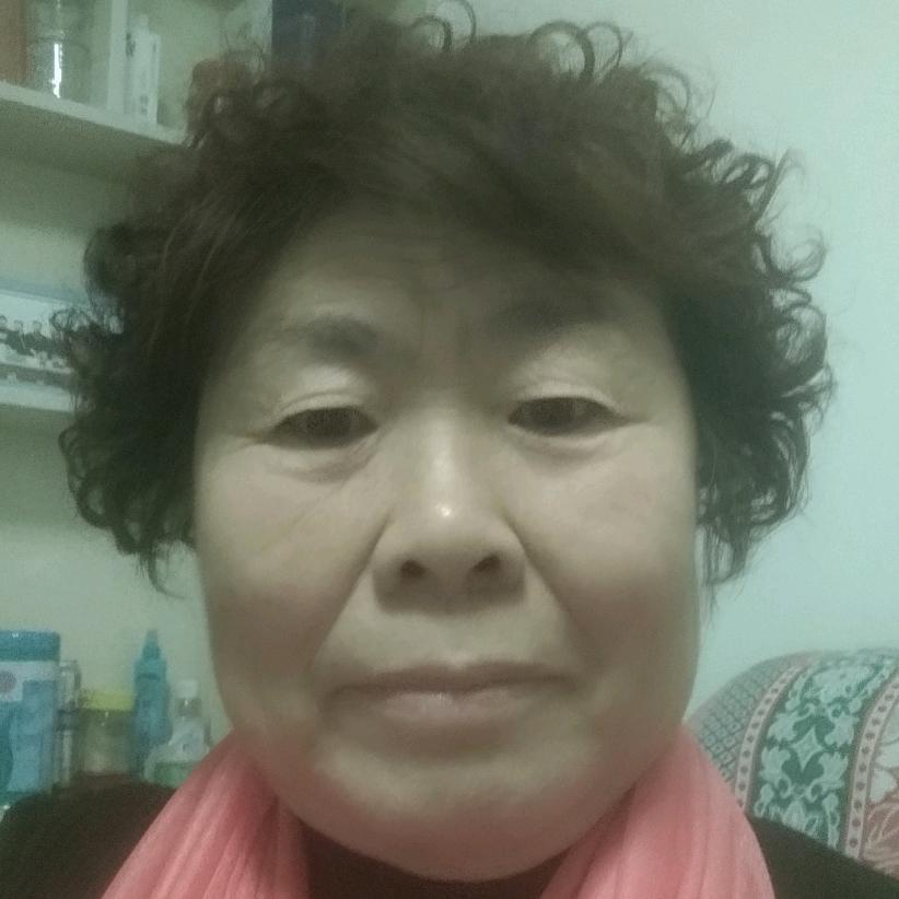 爱唱歌的老太太