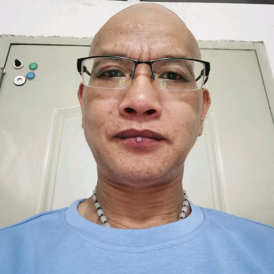 喜欢鸽子兰的宋清恒头像