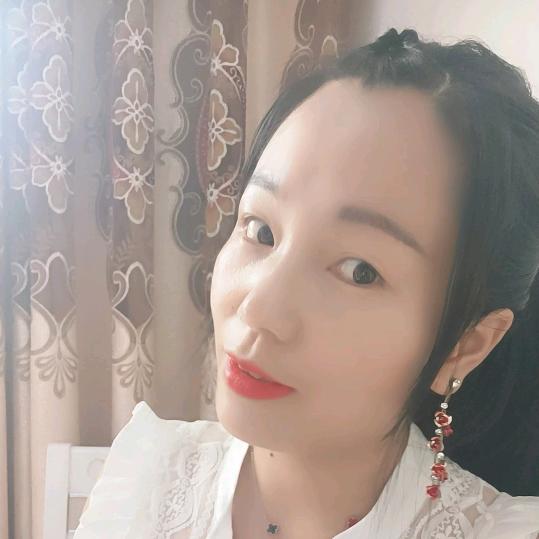 琪妹妹《中午12：00开播》