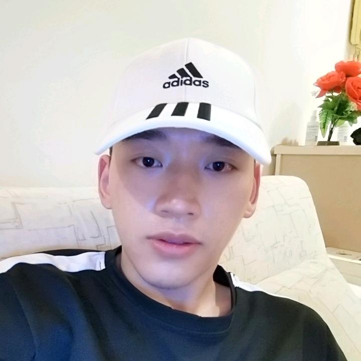 寸头酷男😎