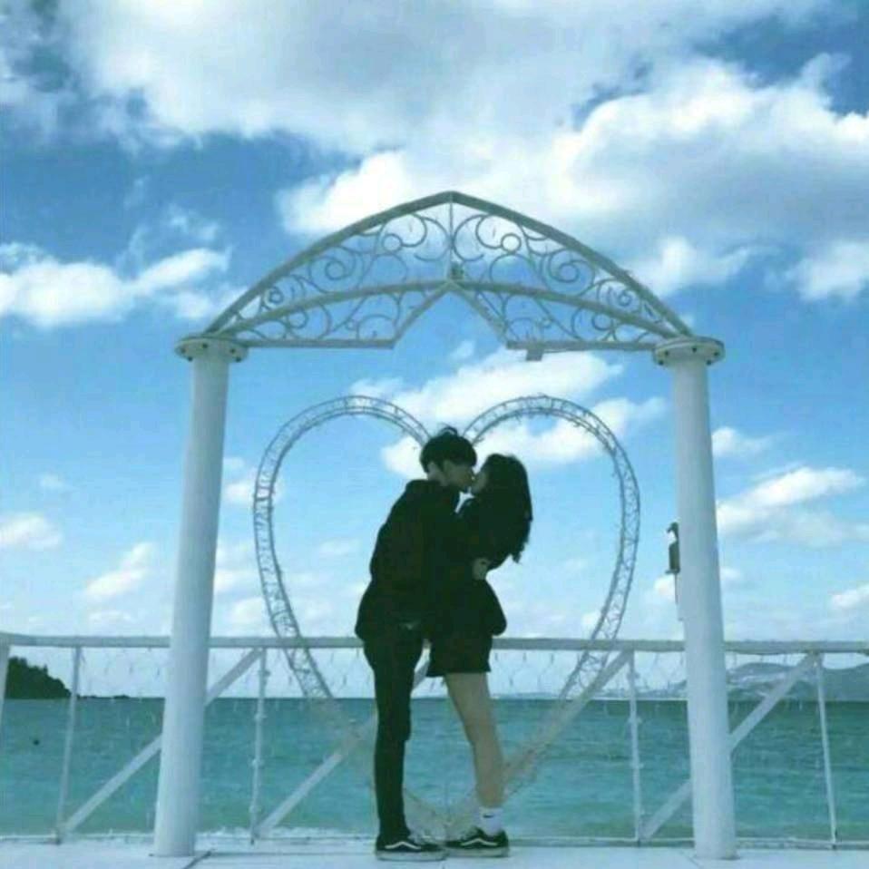 低頭、吻沵唇