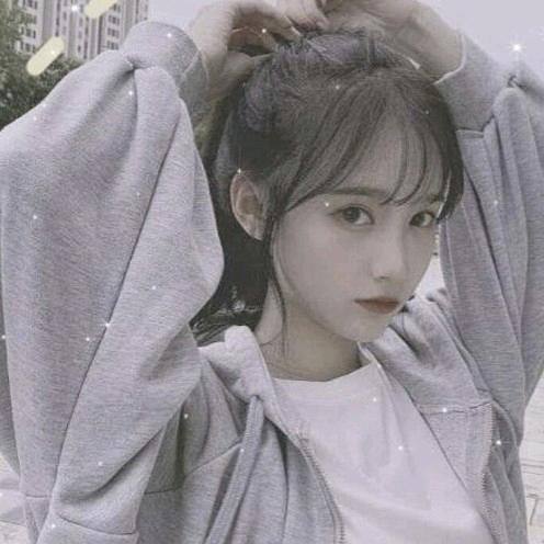 花不见君来