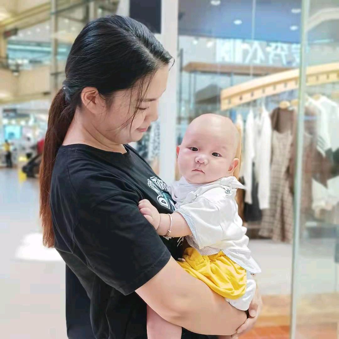 东莞女装爱秀衣橱