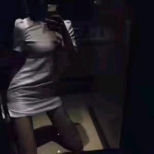 紫色.