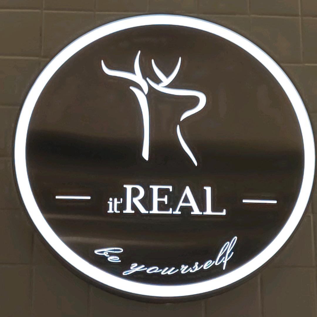 福州市金融街万达二楼REAL女装