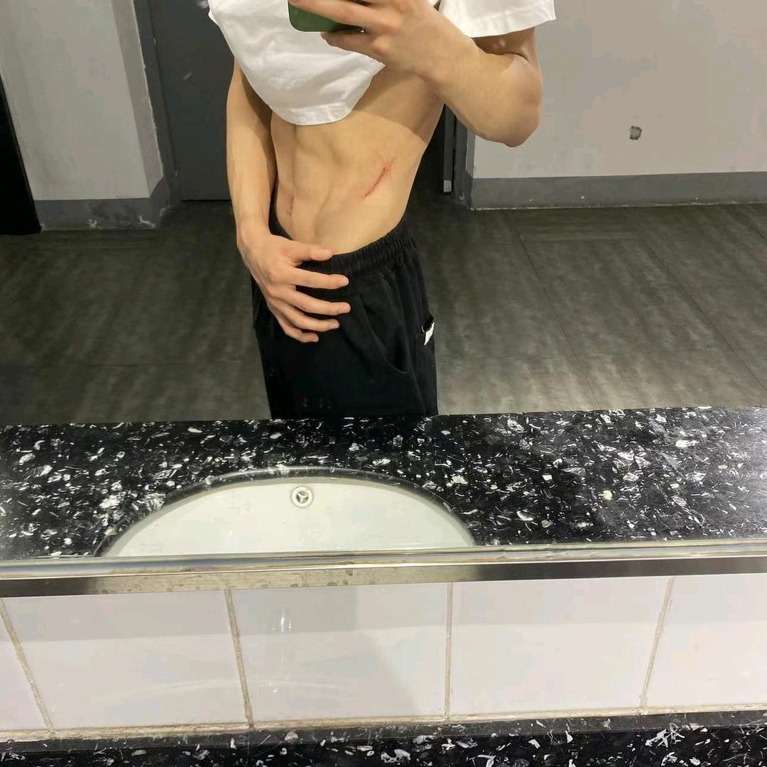 骑大学生过马路