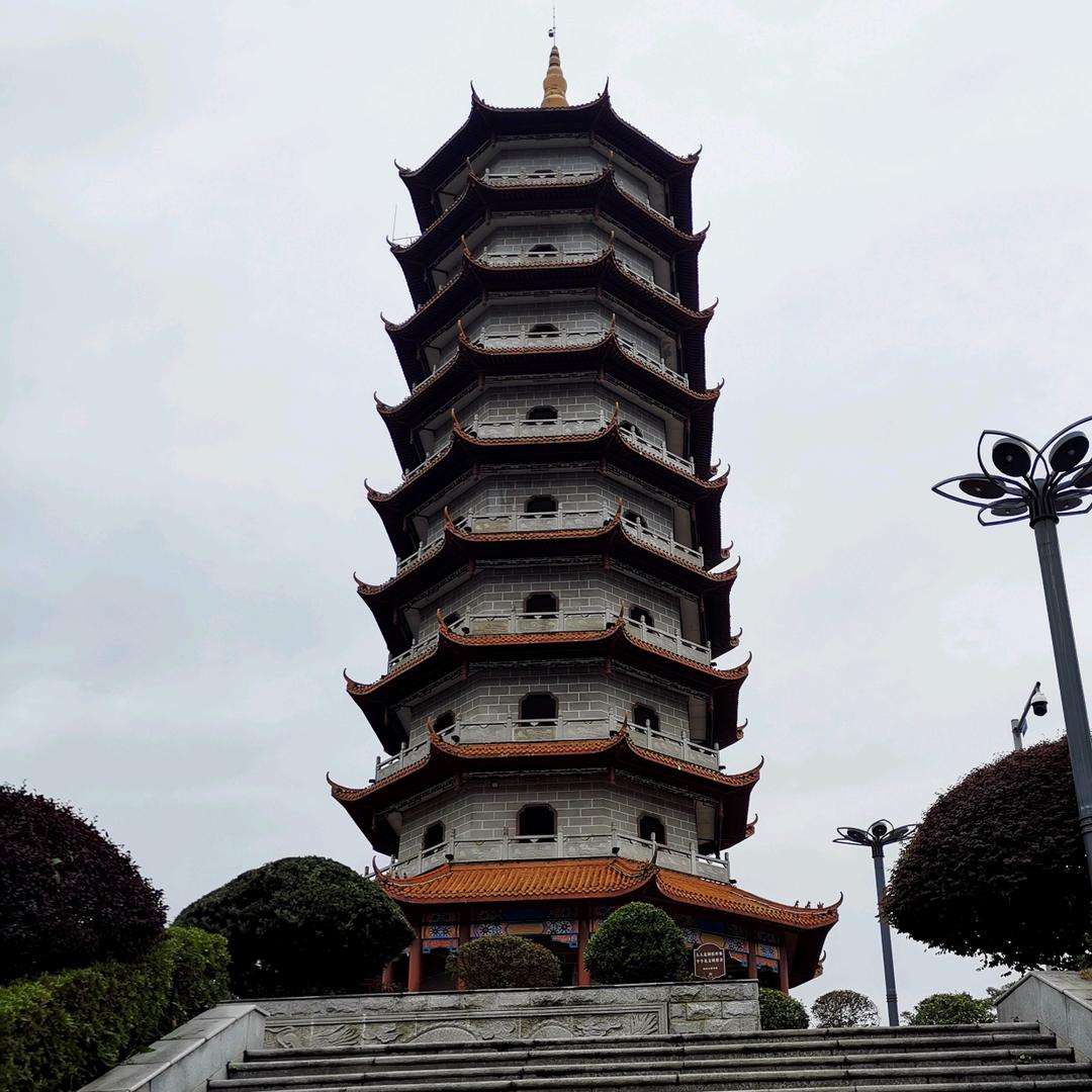 清风拂山岗