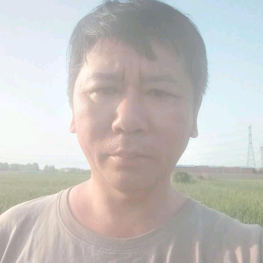 掩饰痛的微笑