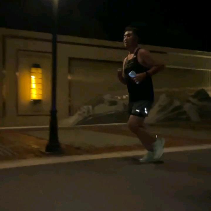慢跑李某某