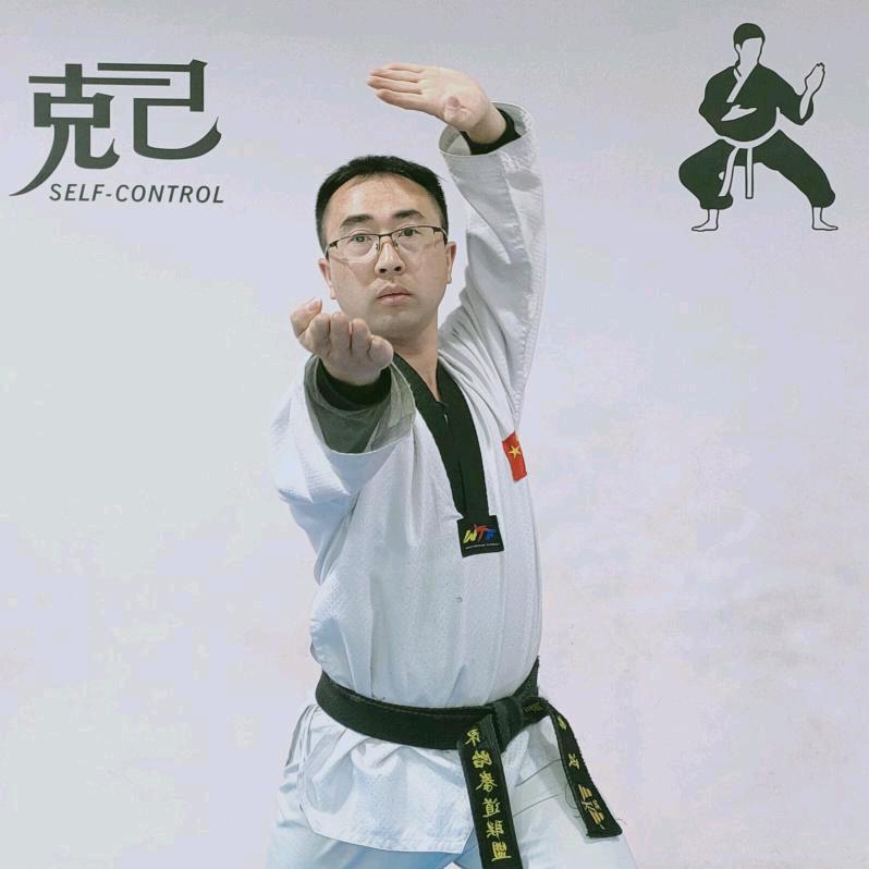 太阳城跆拳道•聂教练