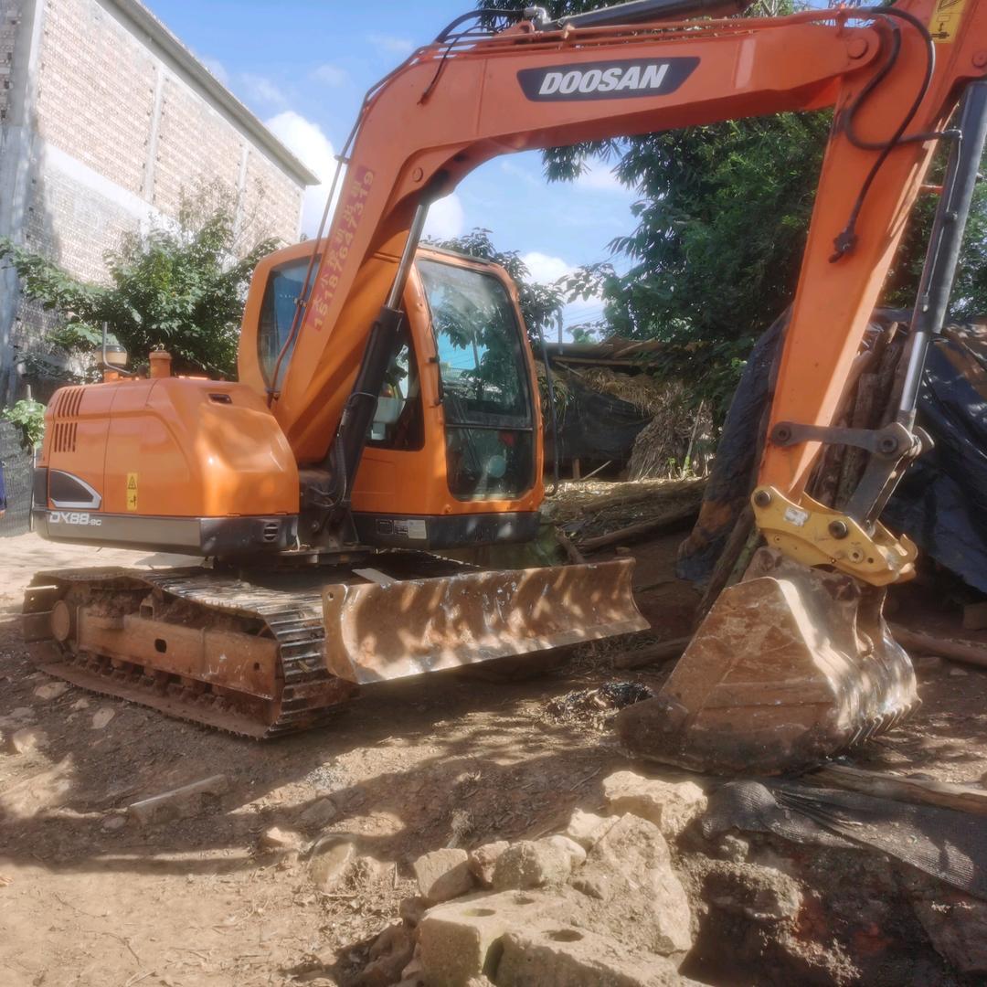 虹富机械租赁部大小挖机出租