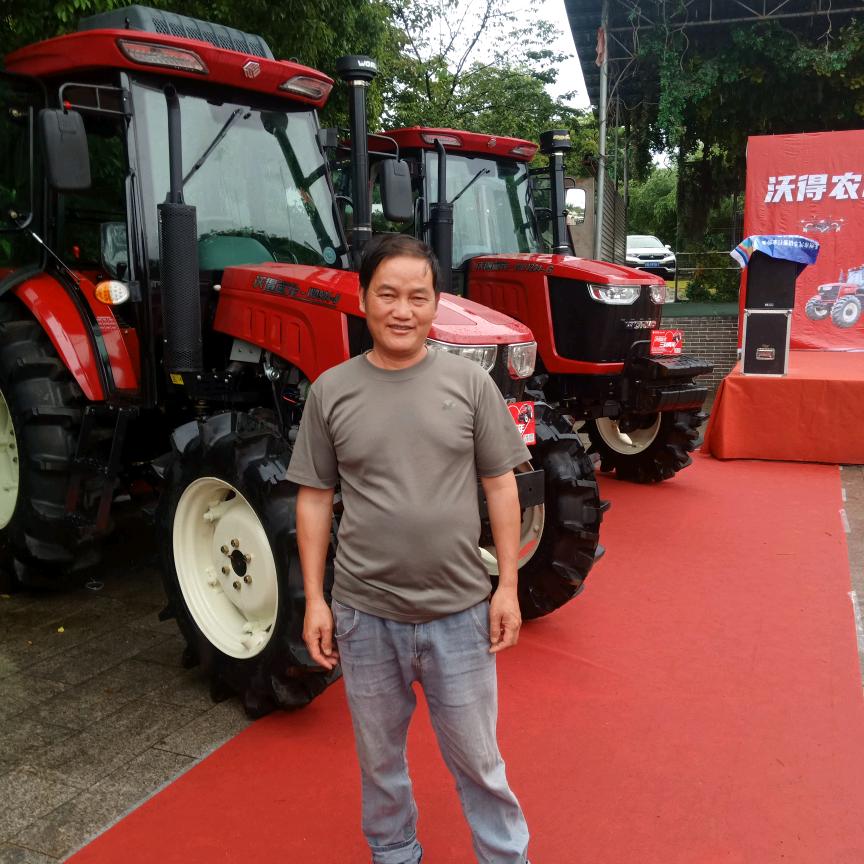 江春明兴国县古龙岗镇营前村农机收割机拖