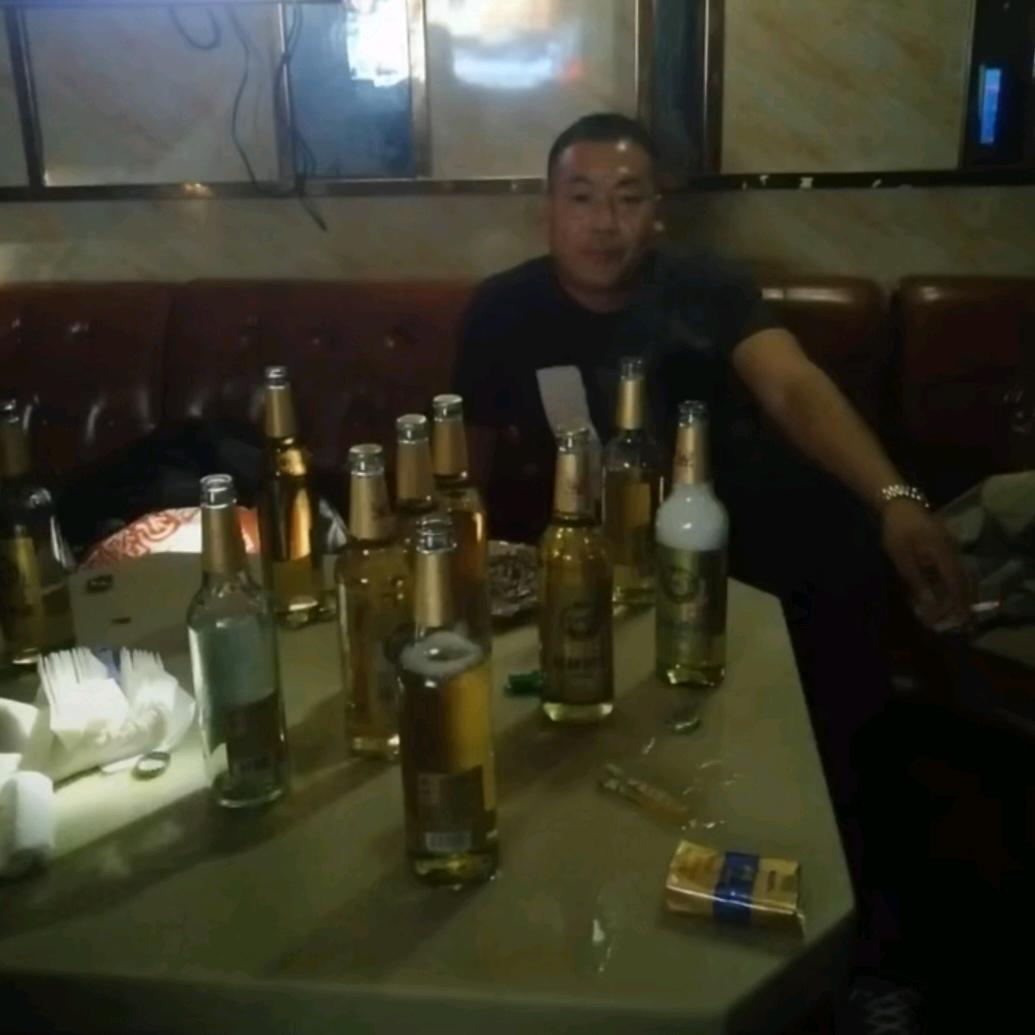 低调，