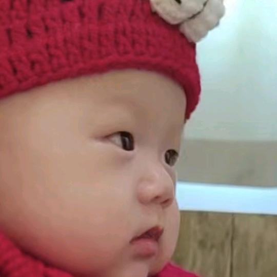 娜一抹淡笑