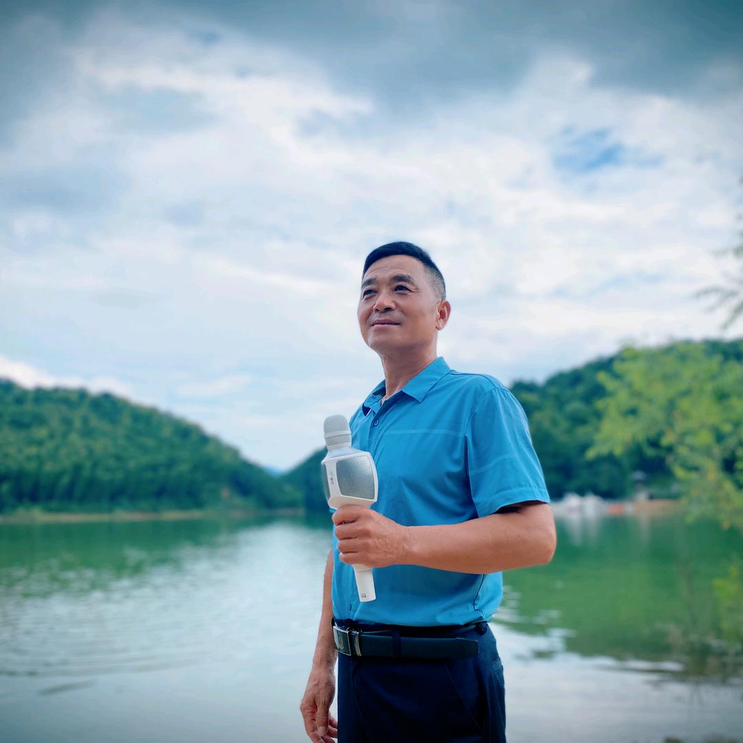 赤壁歌手余长文