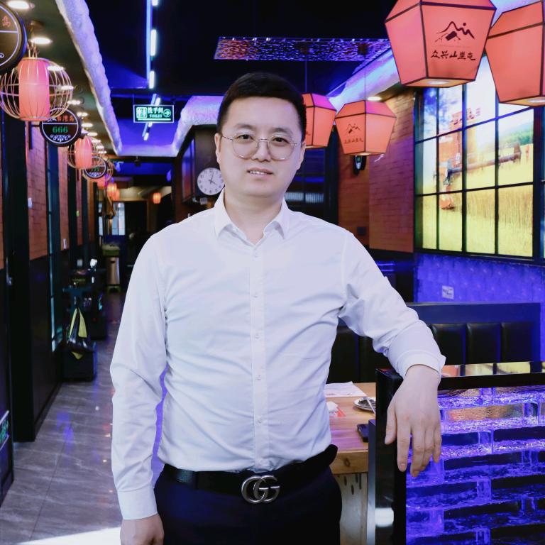 山里屯铁锅炖   鑫哥