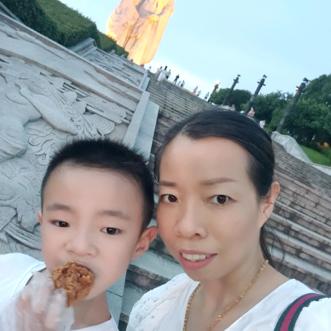 美女内衣（小杨)