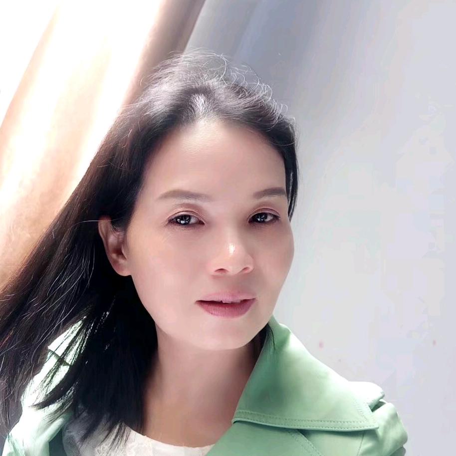 爱游泳的何老师