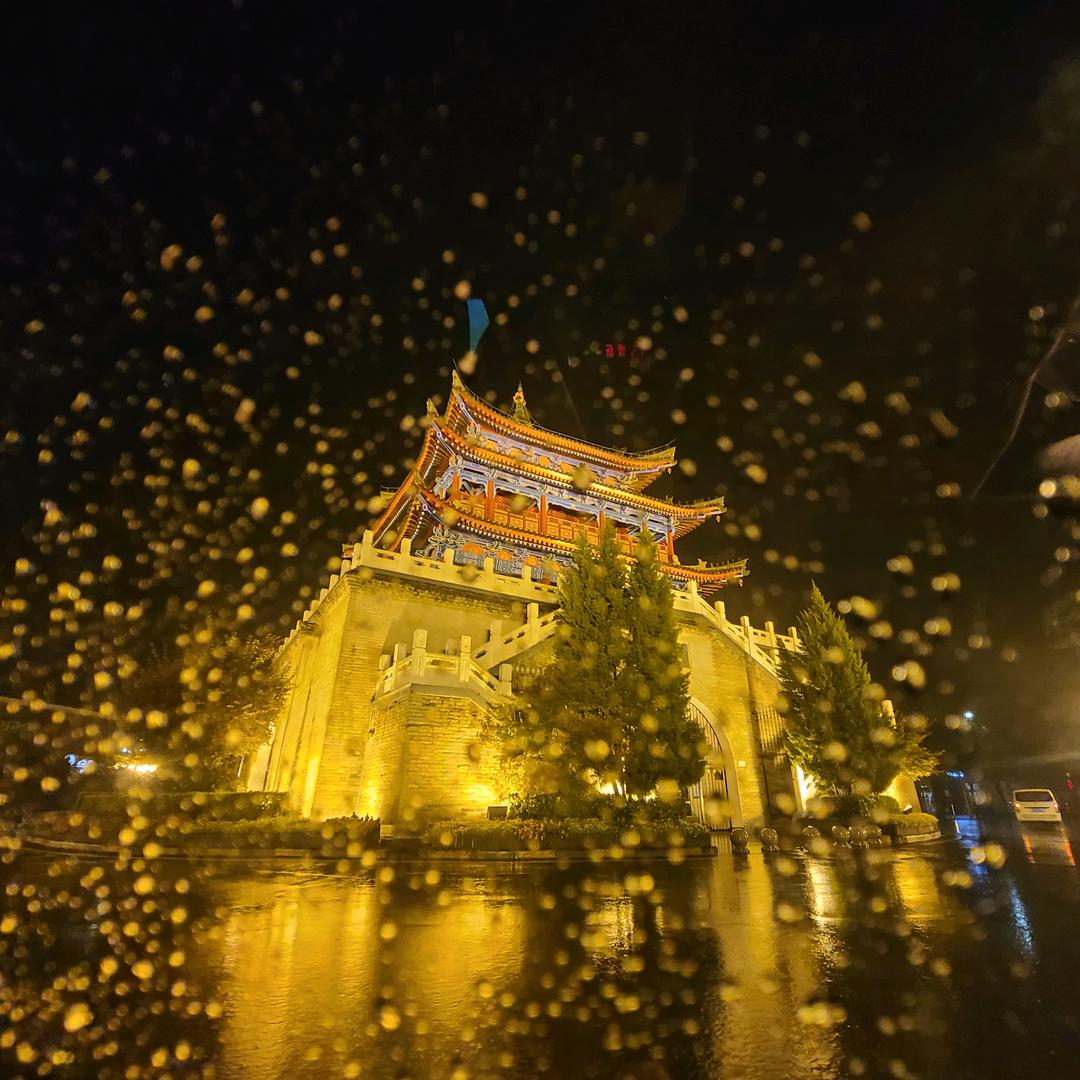 --夜，冷叻。