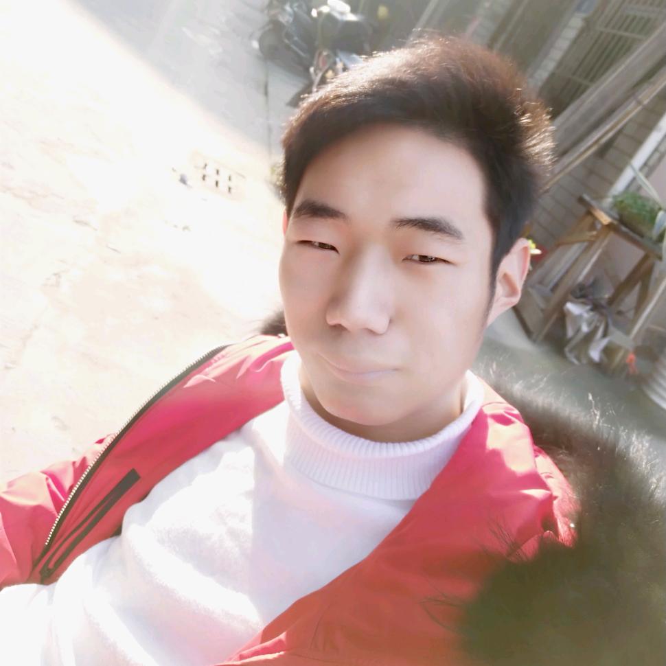 爱喝可乐的小屁孩