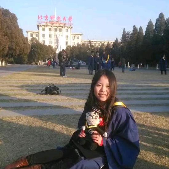 与诗的瞳话里