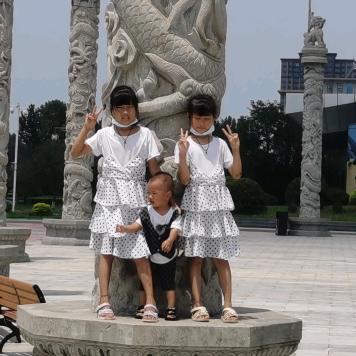 生活虽苦，还得继续