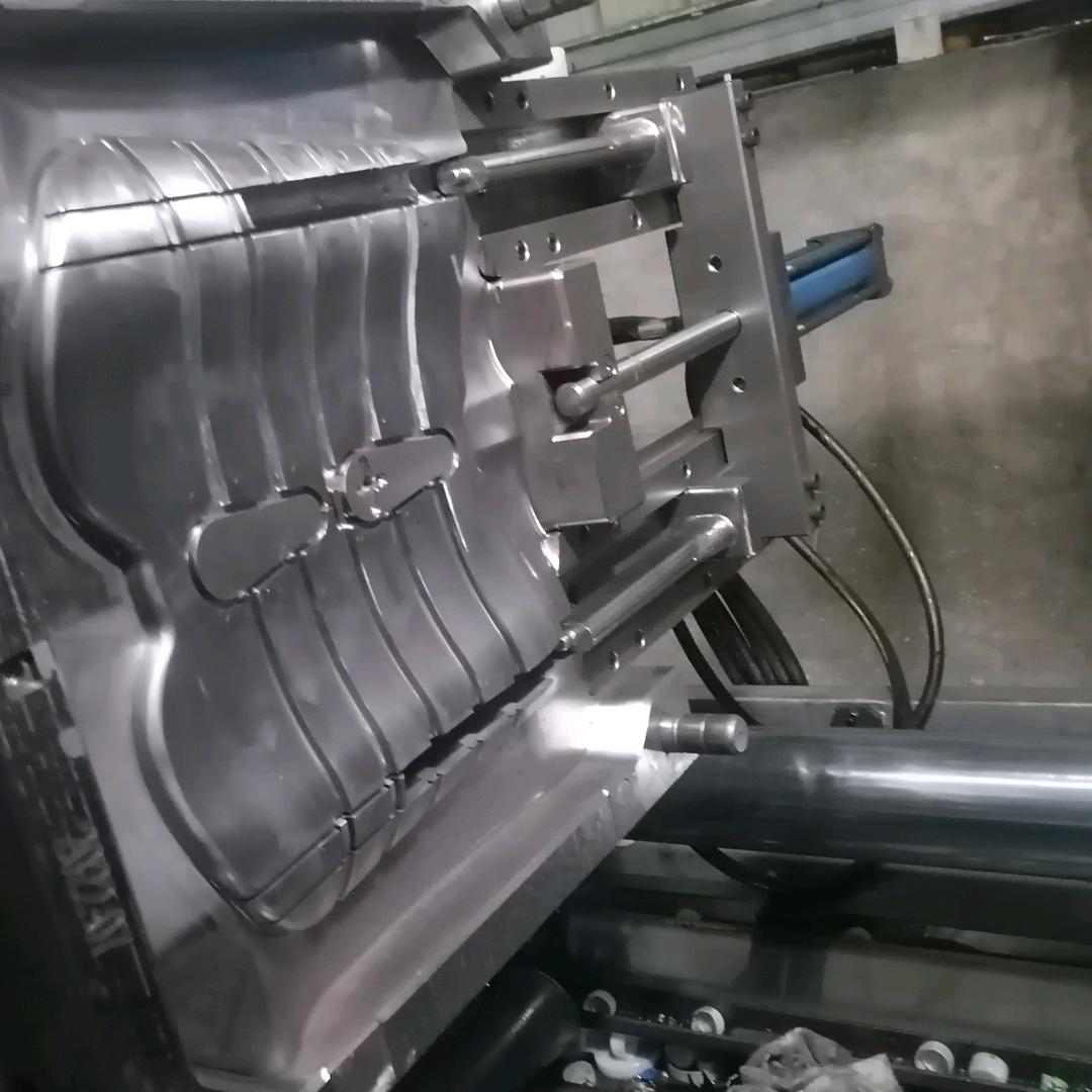 台州黄岩忠仪塑料模具厂