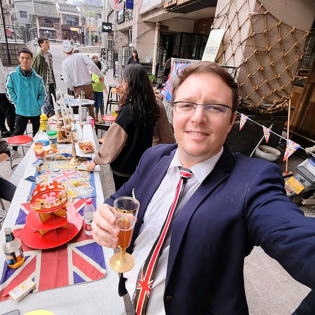 Damion (大明)：红狮酒吧