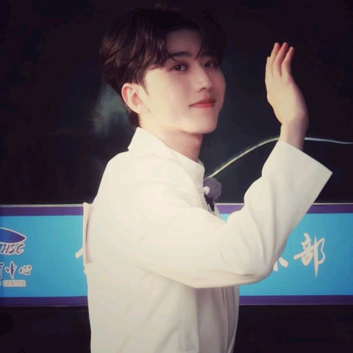 主持人宋非2的橱窗。