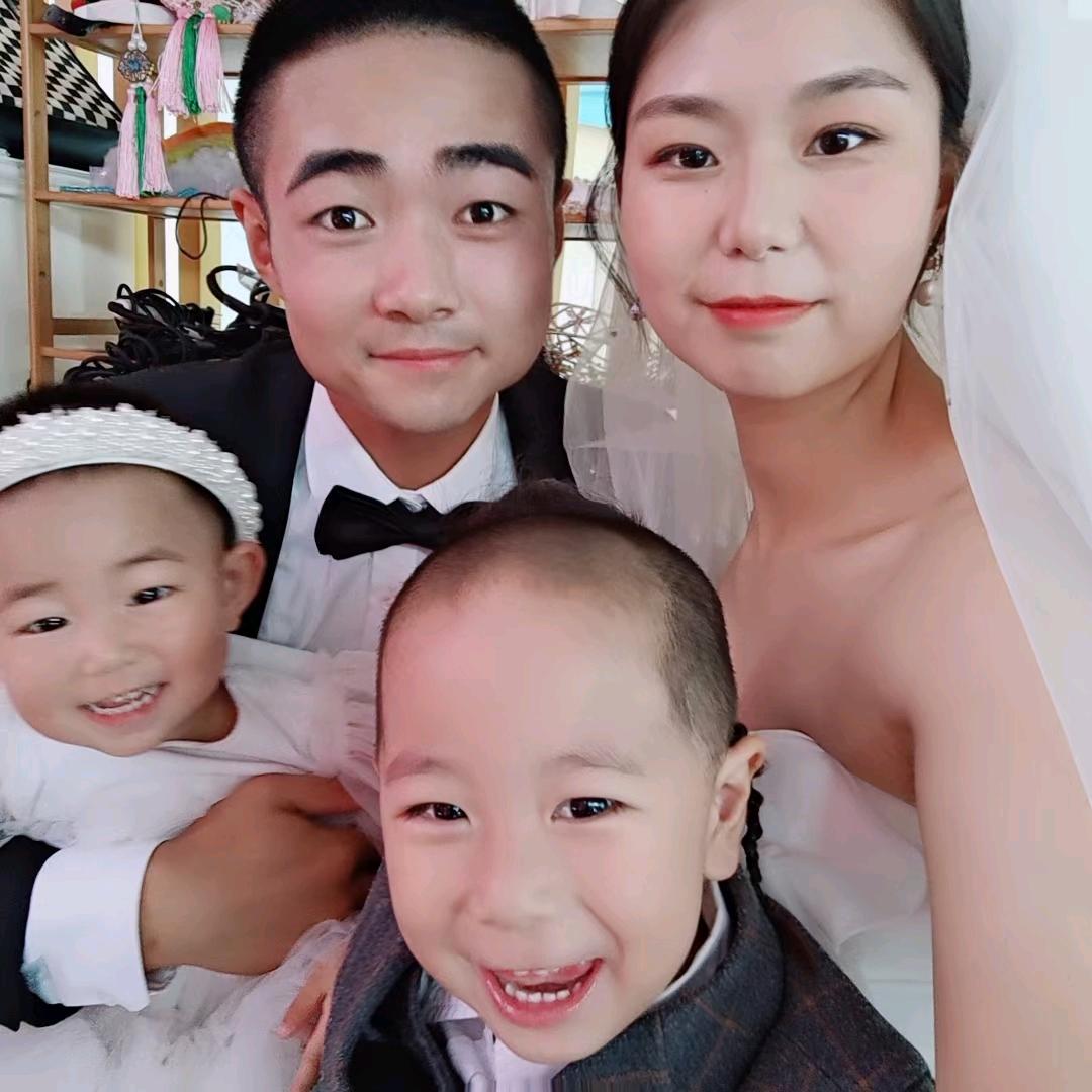 开心果果👨‍👩‍👧‍👦