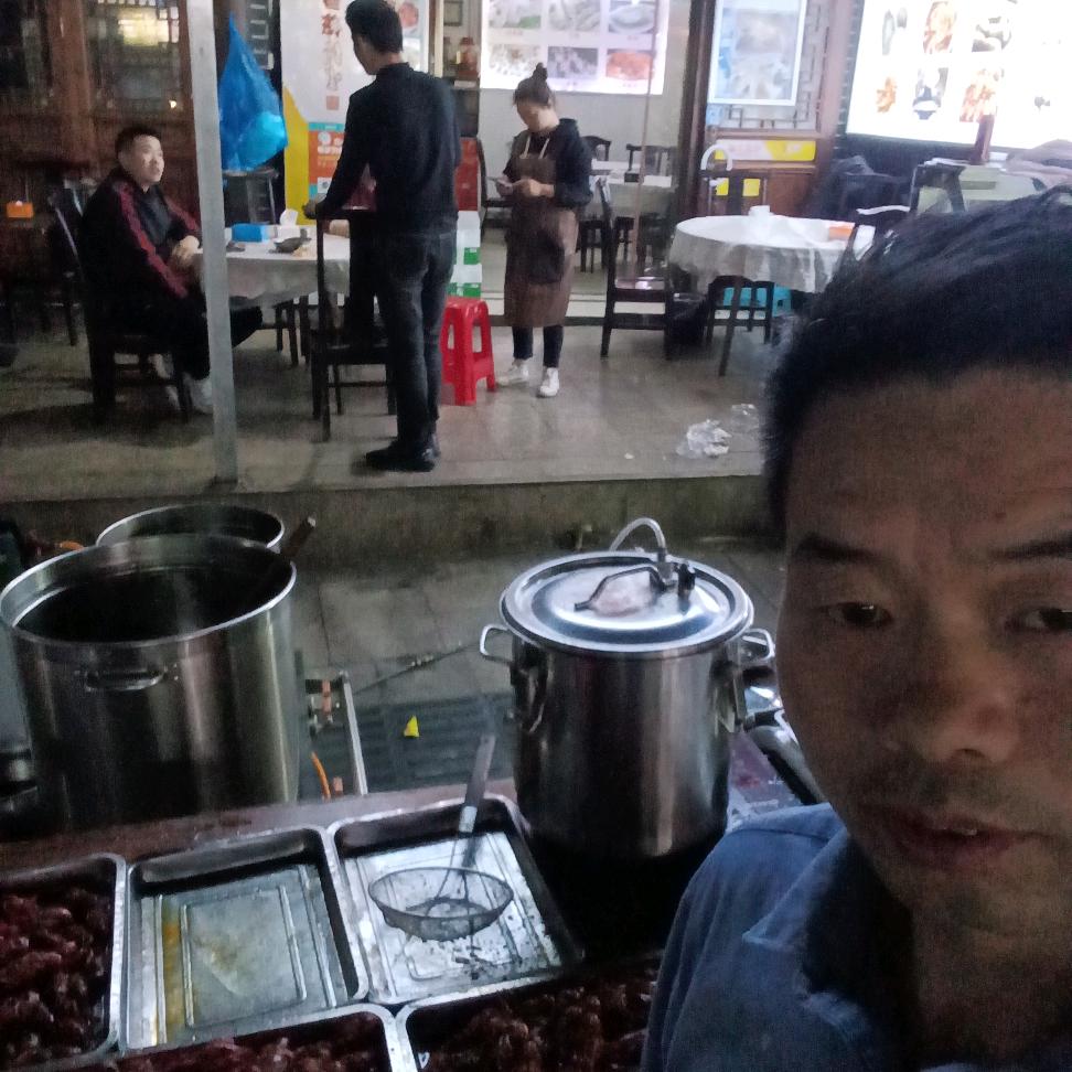 松哥爆汁小龙虾