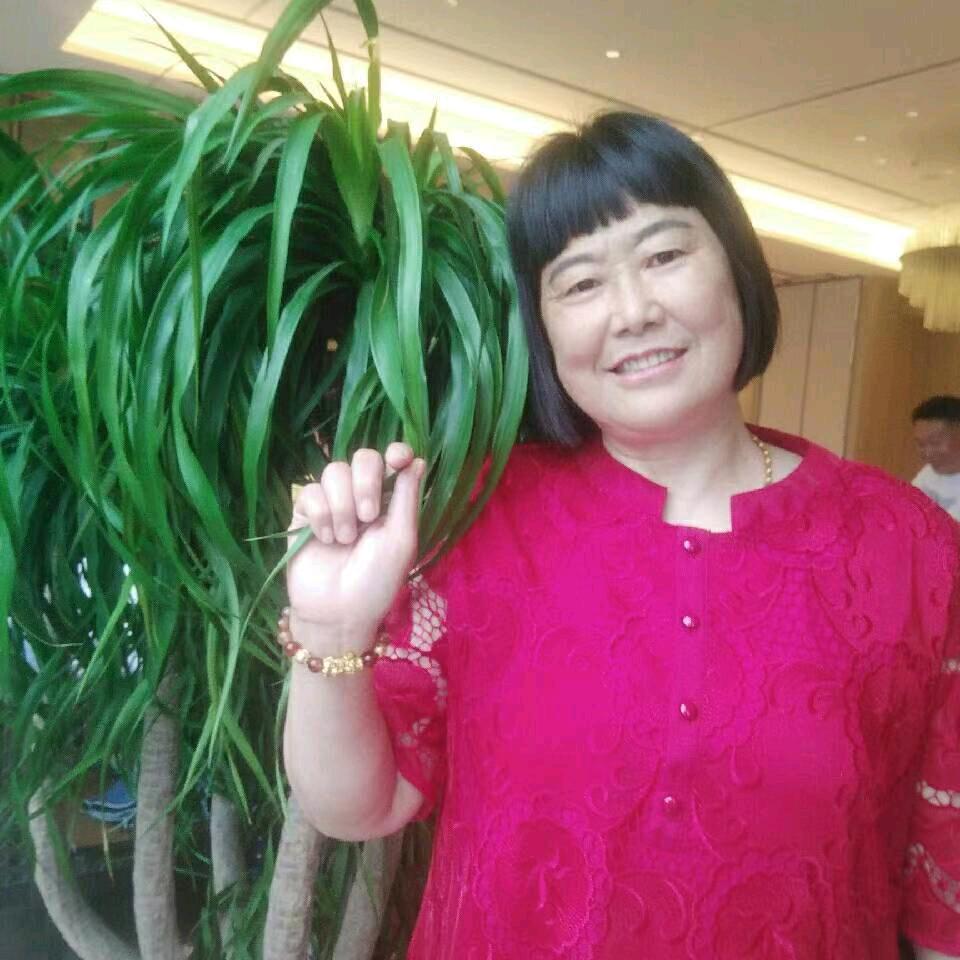 @候华