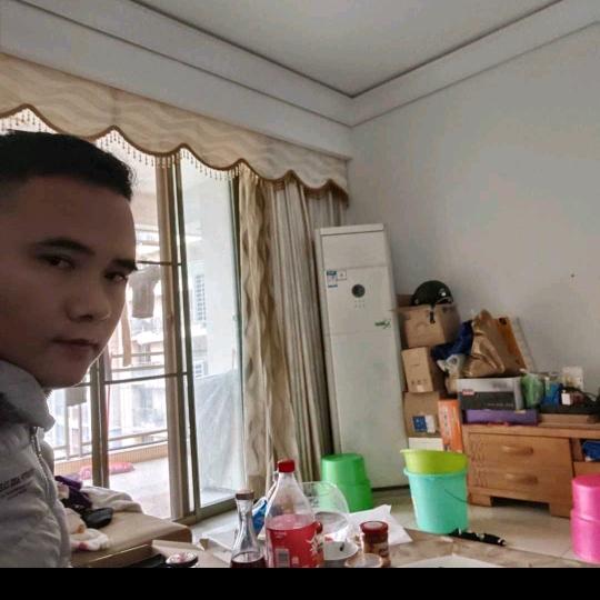 爱吃鱼生的姬蒽葳