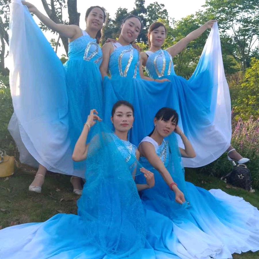 吕幺妹文化演出青年花灯队