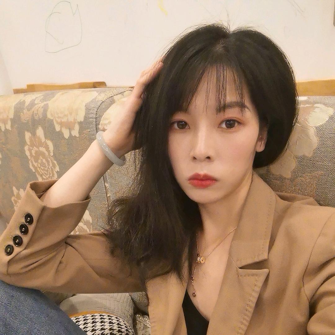 三千繁华不及尔嘴角轻挑'