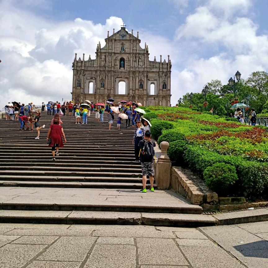 迎着困难向前走