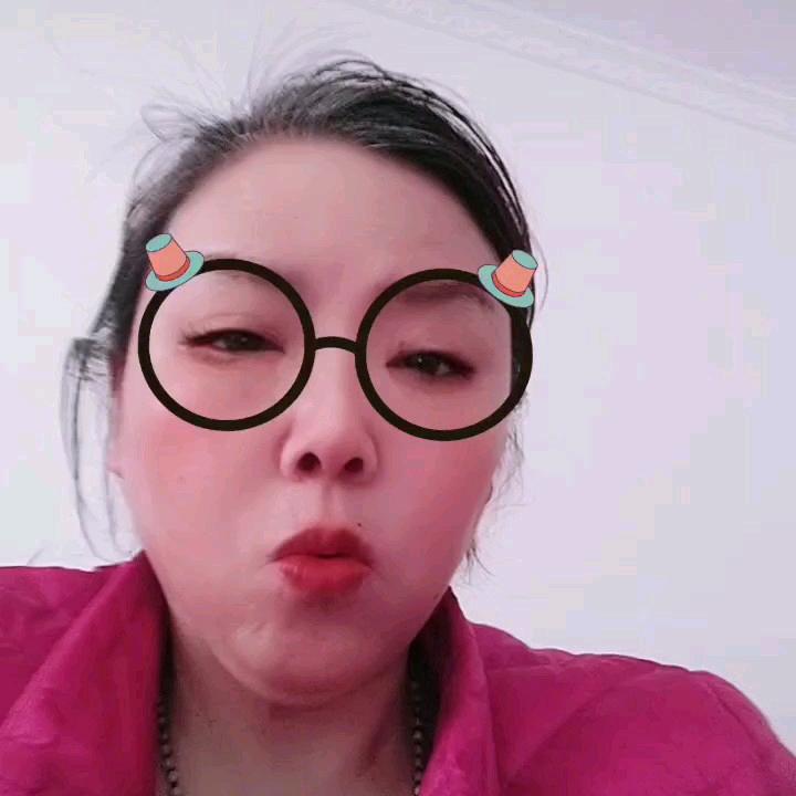 倪翠英。