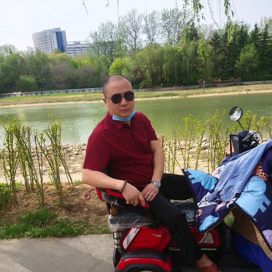 请叫我亮哥