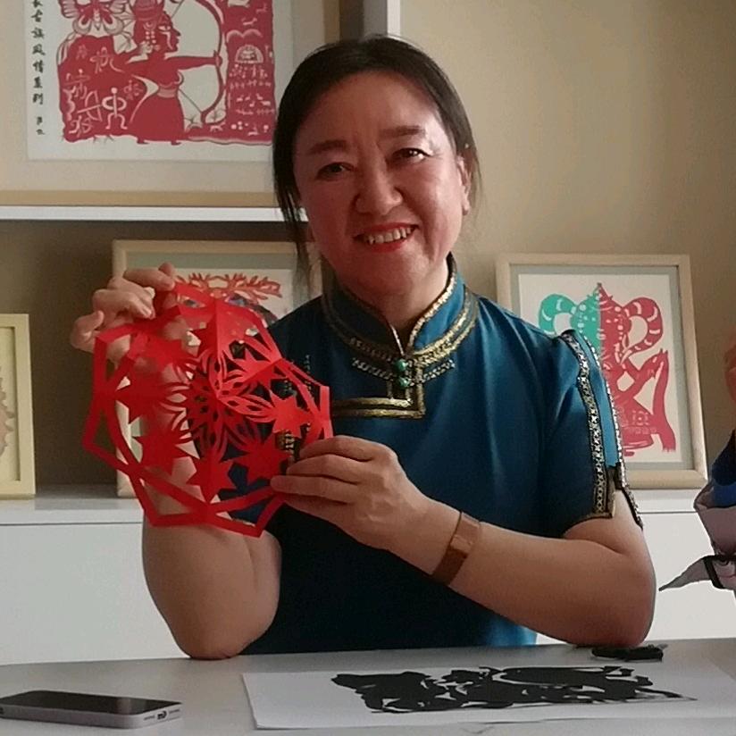 非遗纸艺传承萨仁