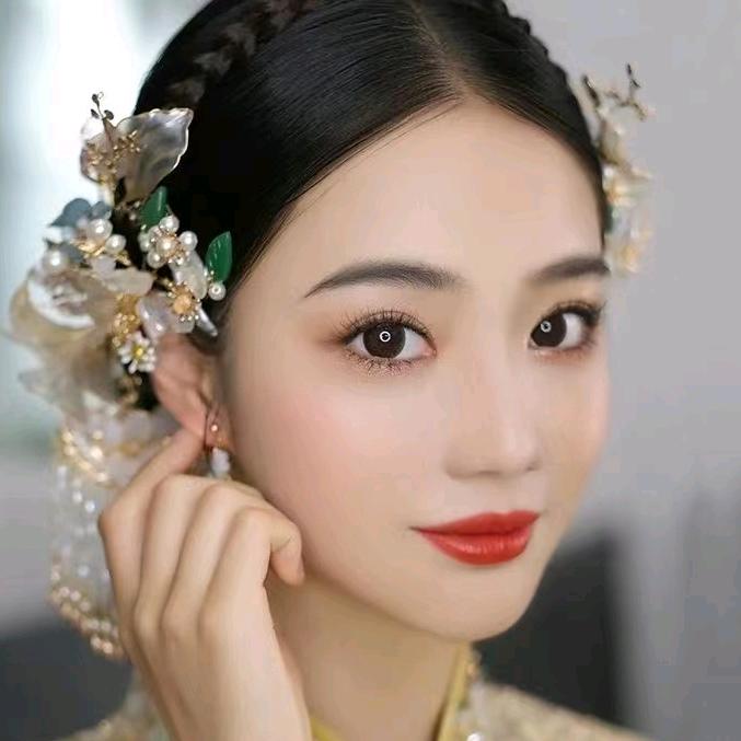 佛系小姐姐的婚纱馆
