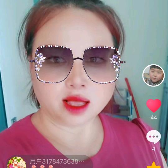 杨侠商店售水果